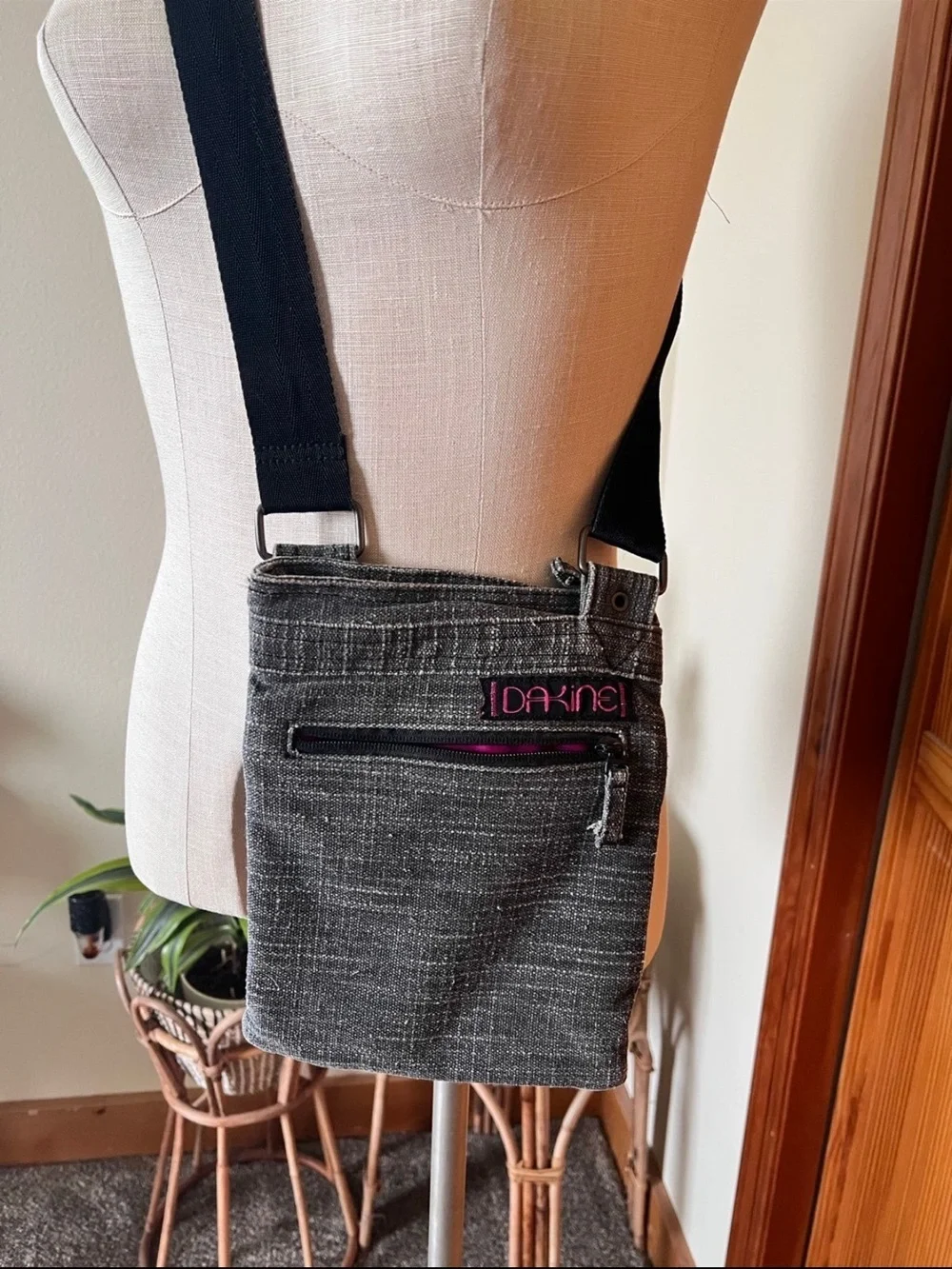 Dakine Heathered Gray Adjustable Crossbody Purse Utility Streetwear